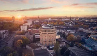 Unter dem diesjährigen Motto „Form Follows Function – die Architektur eines Lächelns“ fand das Align Technology Zahnärzte Symposium 2022 im Kölner Wasserturmhotel
statt.