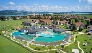 Das Hotel König Ludwig liegt am Rand des Ortes Schwangau unweit des Forggensees.