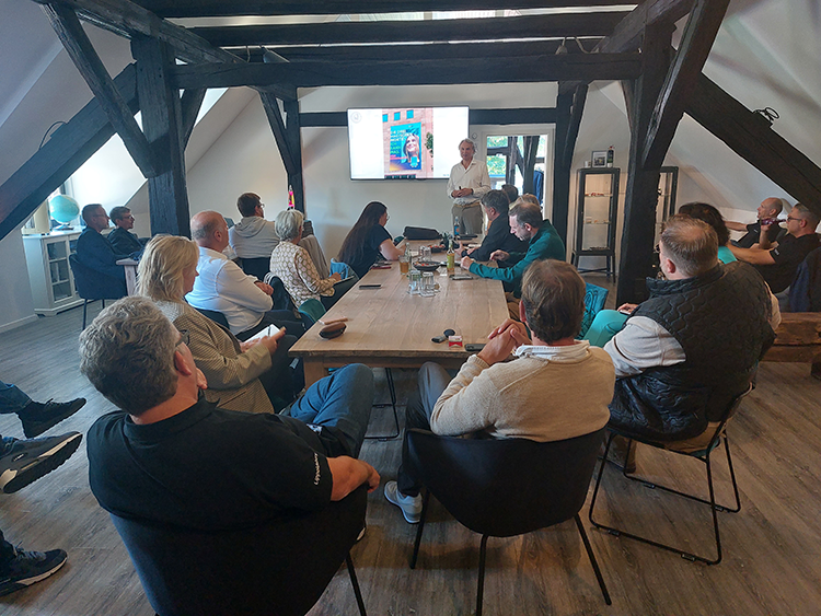 Die Teilnehmenden erfuhren von Prof. Ingo Voges implantologisches
Fachwissen.