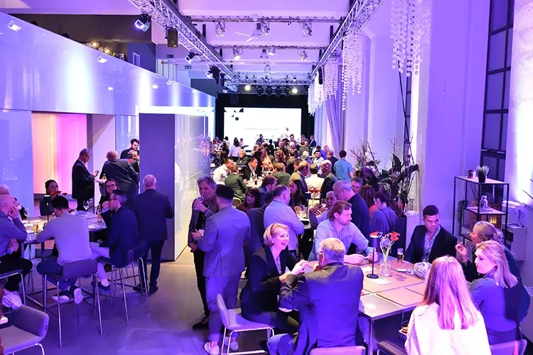 Stimmungsvoller Abend im „Bauwerk Köln“.