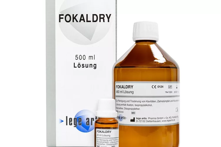Erhältlich als 500 ml- oder 80 ml-Lösung.
