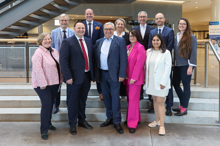 v.l.n.r. Dr. Gudrun Kaps-Richter, drs. (NL) Hub. van Rijt, Prof. Dr. Thomas Wolf, Damian Desoi, Dr. Christian Öttl, Dr. Elisabeth Triebel, Dr. Jeannine Bonaventura, Dr. Frank Wuchold, Jasmin Mansournia, Dr. Kai-Peter Zimmermann, Anne Szablowski.