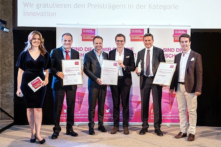 V.l.n.r.: Moderatorin M. Eckert von München TV, K. Haas (Maloja Clothing GmbH), A. Schwörer (PERI GmbH), Dr. M. Stelzner und Dr. Dr. R. Stelzner (AllDent München GmbH) sowie L. S. Friedrich, Landesvorsitzender „Die jungen Unternehmer e.V.“.