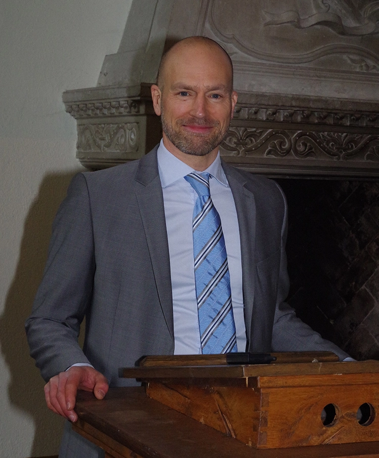 Dr. Florian Stelzle sprach über Immediacy als implantologisches
Konzept.