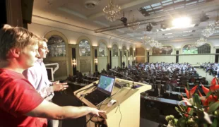 Die Gewinner des Forschungspreises Vollkeramik sowie des Videopreises der AG Keramik werden am 15. September 2017 auf dem 17. Keramik-Symposium im Rahmen des Kongresses der DGÄZ, DGOI und DGCZ in Hamburg ausgezeichnet.