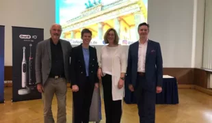 (v.l.): Prof. Dr. Andreas Schulte, Prof. Dr. Katrin Bekes und Dr. Annemarie Kant sowie Dr. Daniel Groetzer von Oral B sind sich einig, dass die drohende Versorgungslücke unbedingt geschlossen werden muss.
