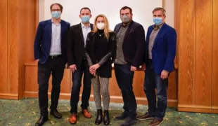 Von links: Philipp Haude MSc. (Geistlich Biomaterials), Dr. Dr. Jörg Neunzehn (Baden-Baden), Study Club Leiterin Dr. Regine Dressler, Dr. Dr. Olaf Klewer (Aachen) und Lüftü Agic (Full Smile).