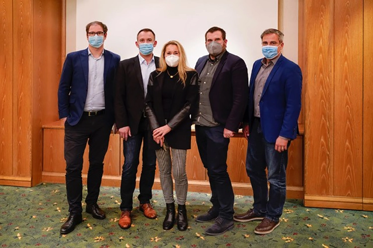 Von links: Philipp Haude MSc. (Geistlich Biomaterials), Dr. Dr. Jörg Neunzehn (Baden-Baden), Study Club Leiterin Dr. Regine Dressler, Dr. Dr. Olaf Klewer (Aachen) und Lüftü Agic (Full Smile).