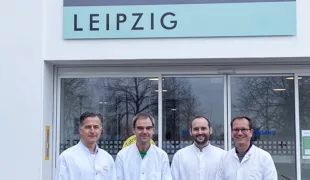 Das Forscherteam aus Leipzig darf sich über den Gewinn des Millerpreises freuen (v.l.): Prof. Garbade, Dr. Binner, Dr. Schmalz, Prof. Ziebolz.