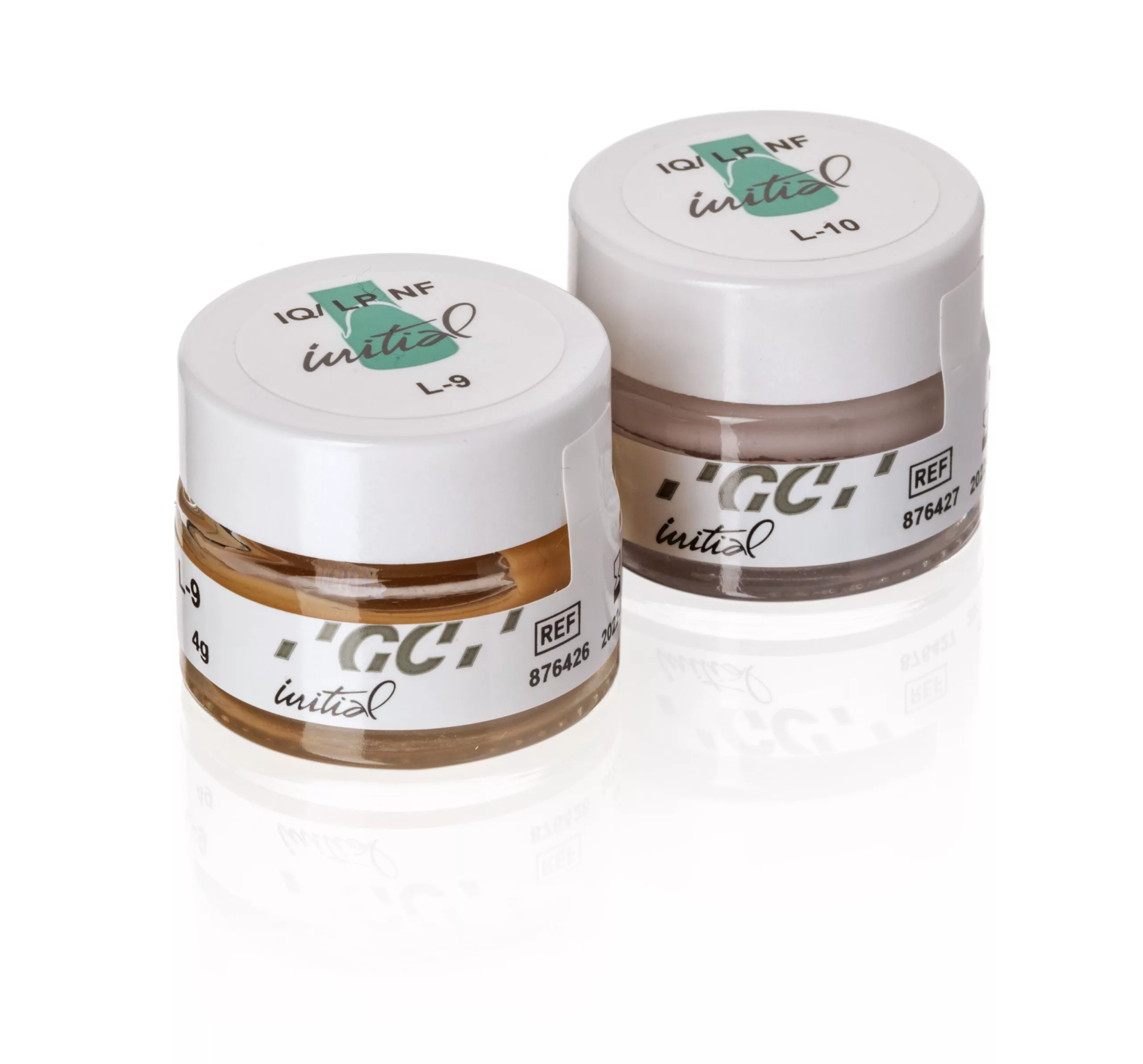 Die neuen GC Initial IQ Lustre Pastes NF Enamel Effect Shades sind in den beiden Farbtönen „Orange“ und „Twilight“ erhältlich.