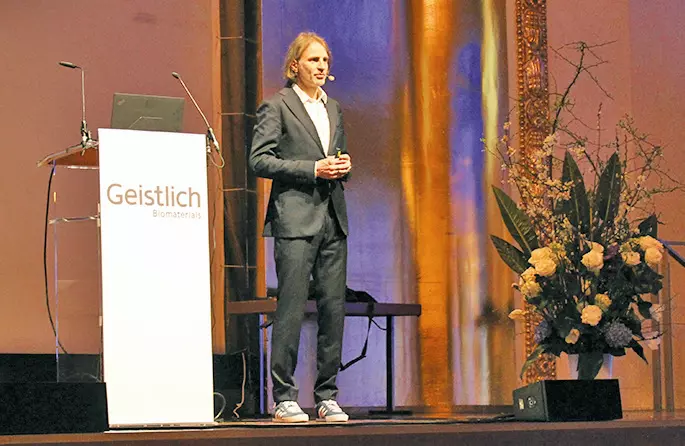 Prof. Dr. Michael Stimmelmayr hat Tipps zur Vermeidung von Periimplantitis.