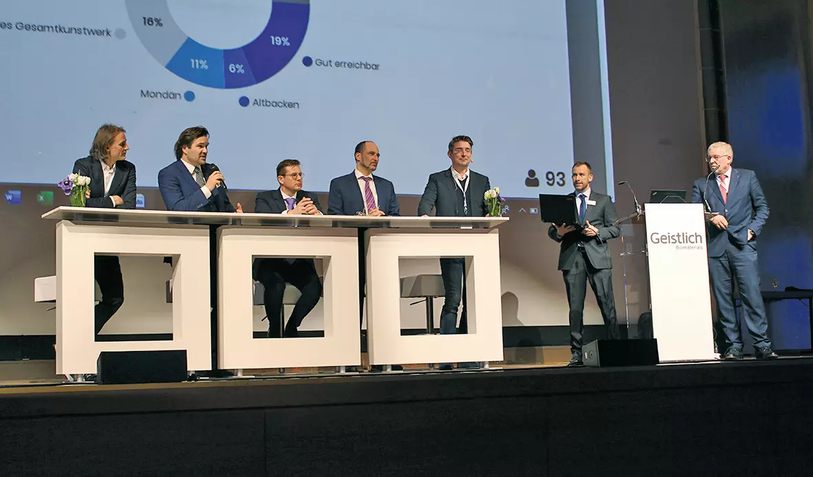 Am Ende einer Geistlich Konferenz steht traditionell die gemeinsame Diskussionsrunde.