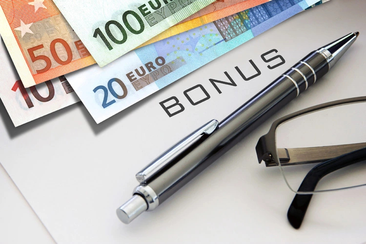 Der Lohnzuschlag muss als zusätzliche Lohnzahlung neben dem Grundlohn gezahlt werden und darf nur für tatsächlich geleistete Arbeit erfolgen.