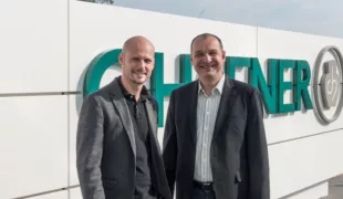 Daniel Klinger, Vertriebsleiter CADstar (l.) und Heiko Grusche, Vertriebsleiter C.HAFNER bei C.HAFNER in Wimsheim.