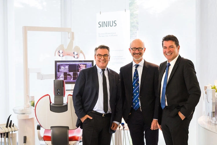 V.l.n.r.: Jörg Vogel (Dentsply Sirona), Peter Cathro (University of Otago) und Peter Rössling (Dentsply Sirona).