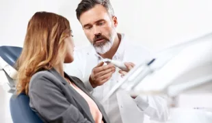 Die praktische Anwendung des Intraoralscanners verschiedener Hersteller ist Teil der Lehrinhalte.