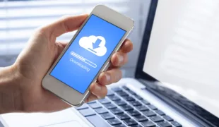 Wer die Vorteile einer Cloud beruflich nutzen möchte, sollte sein Augenmerk zuvor auf den Datenschutz richten.