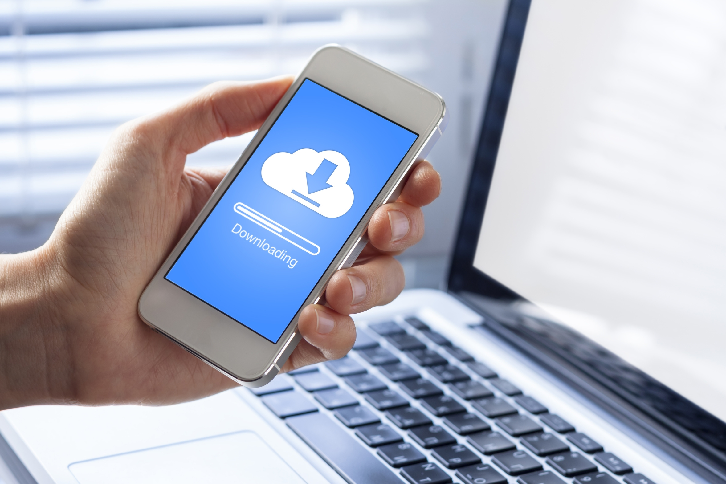 Wer die Vorteile einer Cloud beruflich nutzen möchte, sollte sein Augenmerk zuvor auf den Datenschutz richten.