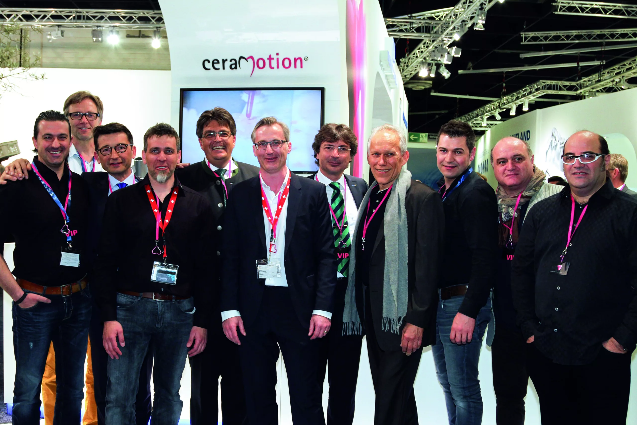 Die Geschäftsführung von Dentaurum mit (v. l.) Haristos Girinis, Hubert Dieker, Dr. François Lelièvre, Dominik Mäder, Axel Winkelstroeter, Patrick Zimmermann, Mark S. Pace, Rainer Semsch, Waldemar Fritzler, Germano Rossi und Bassam Haddad.