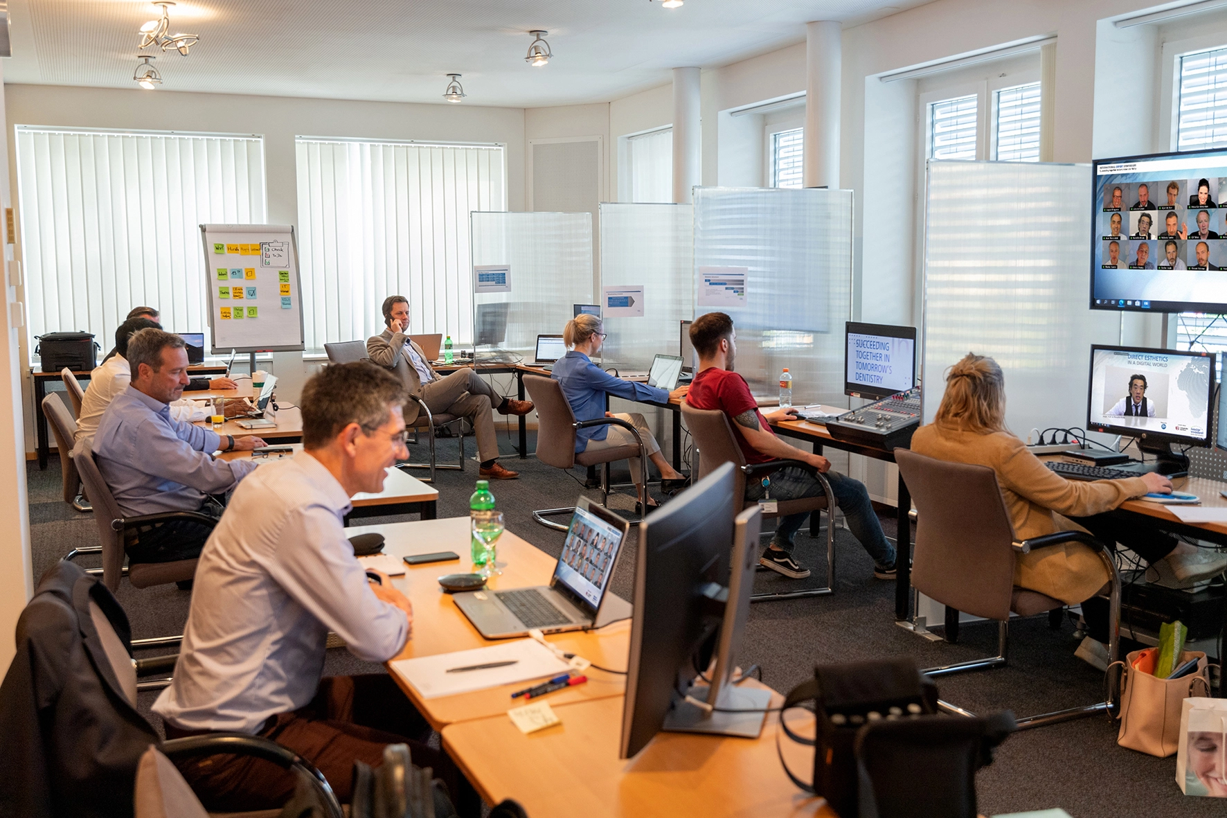 Hier liefen alle Fäden zusammen: Die Online-Schaltzentrale des International Expert Symposium 2020 am Ivoclar Vivadent Hauptsitz im Schaan, Liechtenstein.