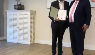 Verleihung der Berufungsurkunde an Prof. Dr. Jörg Neugebauer durch Prof. Dr. Günter Dhom.