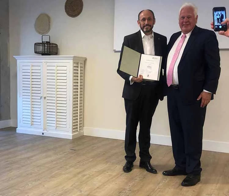 Verleihung der Berufungsurkunde an Prof. Dr. Jörg Neugebauer durch Prof. Dr. Günter Dhom.