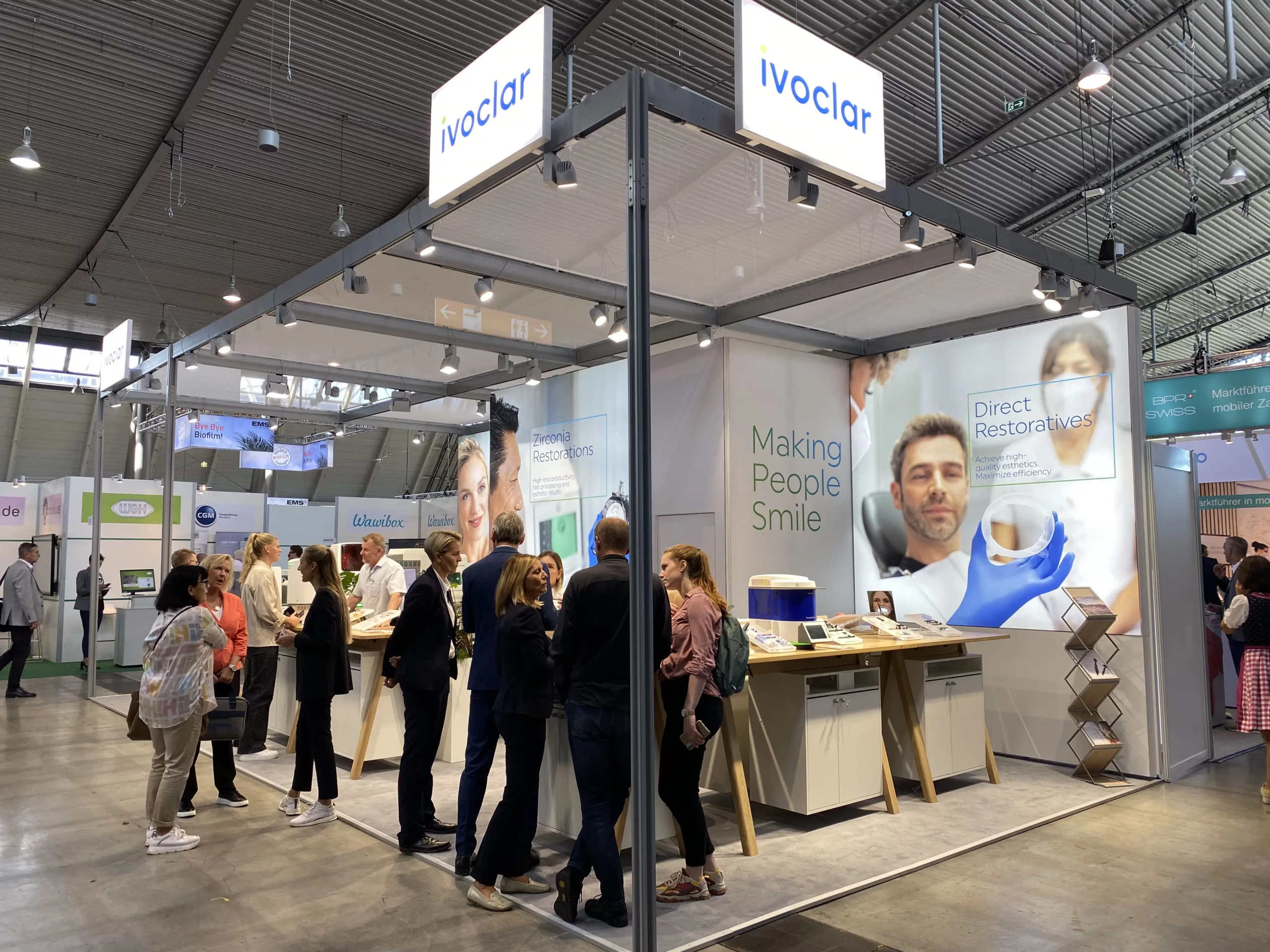 164 ausstellende Unternehmen präsentierten den insgesamt über 3.000 Besucher/-innen ihre Innovationen sowie die Trends der Dentalbranche.