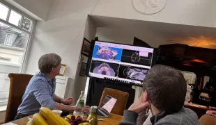 Dr. Dr. Nico Laube zeigt im dritten Kurswochenende des Curriculums Implantatprothetik das
Matchen von DVT- und IOS-Datensätzen.