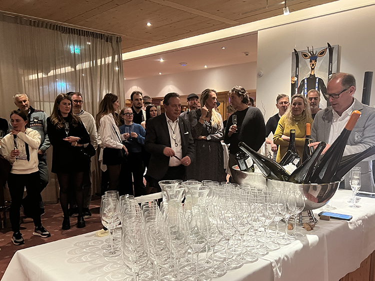 Auch an den Abenden gab es ein unterhaltsames Programm, zum Beispiel eine Weinprobe mit außergewöhnlichen Tropfen aus unterschiedlichen Weingebieten.