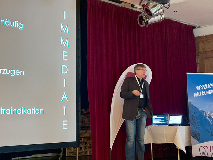 Dr. Christan Buhtz, DGOI- Studiengruppenleiter in Hamburg, sprach über Augmentationsvermeidung und minimalinvasive Implantation – Konzeption für vorhersagbare ästhetische Ergebnisse.