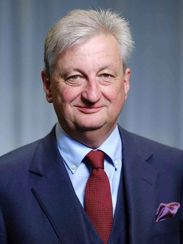 Das DS OmniTaper Implantatsystem ist wirklich sehr effizient, flexibel und vielseitig“, erklärt Dr. Anthony Bendkowski, Kieferchirurg aus Großbritannien.