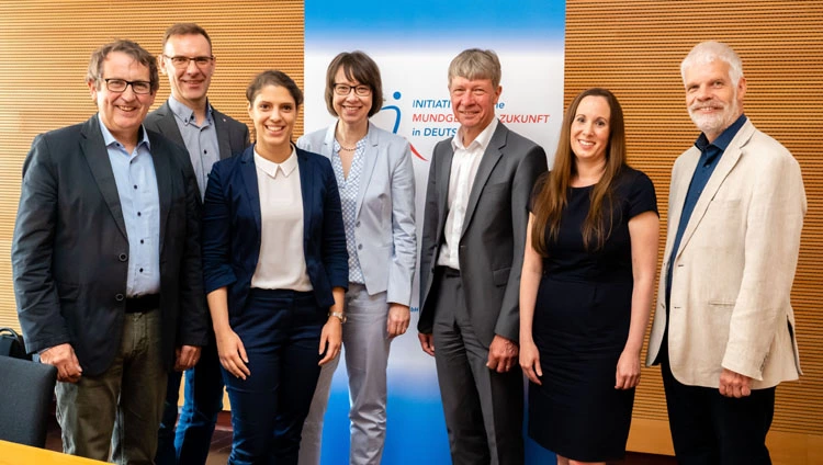 Experten, Initiatoren und Jury-Mitglieder der „Initiative für eine mundgesunde Zukunft in Deutschland“ 2019.