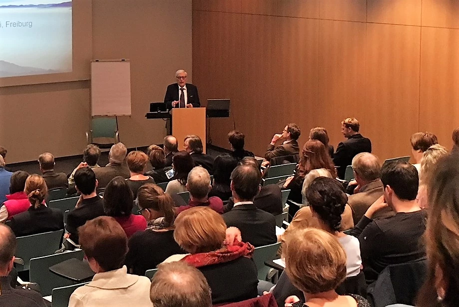 In bewundernswerter geistiger Frische begeisterte Professor Schilli das Auditorium mit seinem Rueckblick.