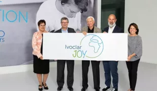 (Von l. nach r.) Dr. Tatiana Repetto-Bauckhage (Projektleitung Peru), Christian Brutzer, Chief Commercial Officer (Steering Committee), Dr. med. dent. Philipp Schneider (Projektleitung Ghana und Kambodscha), Markus Heinz, Chief Executive Officer (Steering