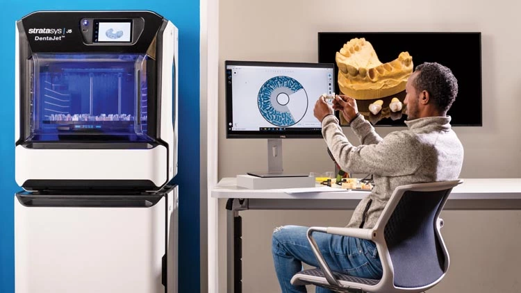 Der neue 3D-Drucker J5 DentaJet kann mindestens fünfmal mehr Dentalteile auf einer einzigen gemischten Bauplattform produzieren als die 3D-Drucke der Wettbewerber.