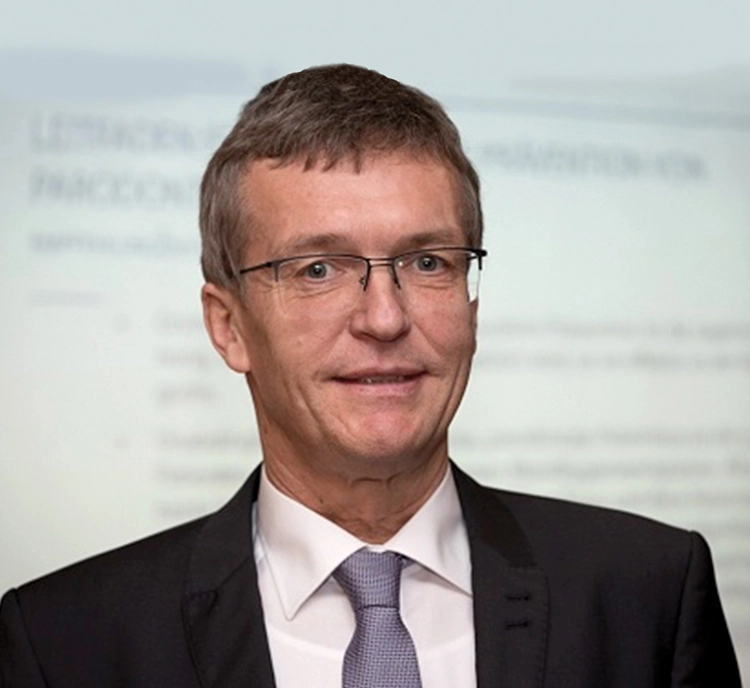 Die Gesamtmoderation des virtuellen Symposiums übernahm Prof. Dr. Dr. Holger Jentsch.