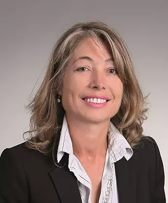 Dr. Anke Klas, Präsidentin des VdZÄ, fordert die berufsstandsrepräsentative Besetzung der zahnärztlichen Gremien im Bereich der Standespolitik und stellt das entsprechende Ziel-Programm des VdZÄ vor.