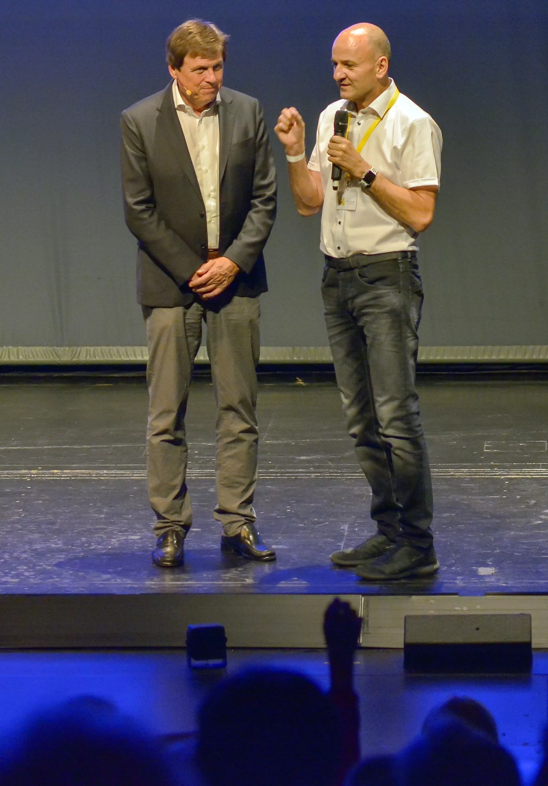 Abb. 2: Prof. Dr. Ulrich Walter (links), hier mit Veranstaltungsinitiator Christian Kramer, einer der beiden Geschäftsführer der Klasse 4 Dental.