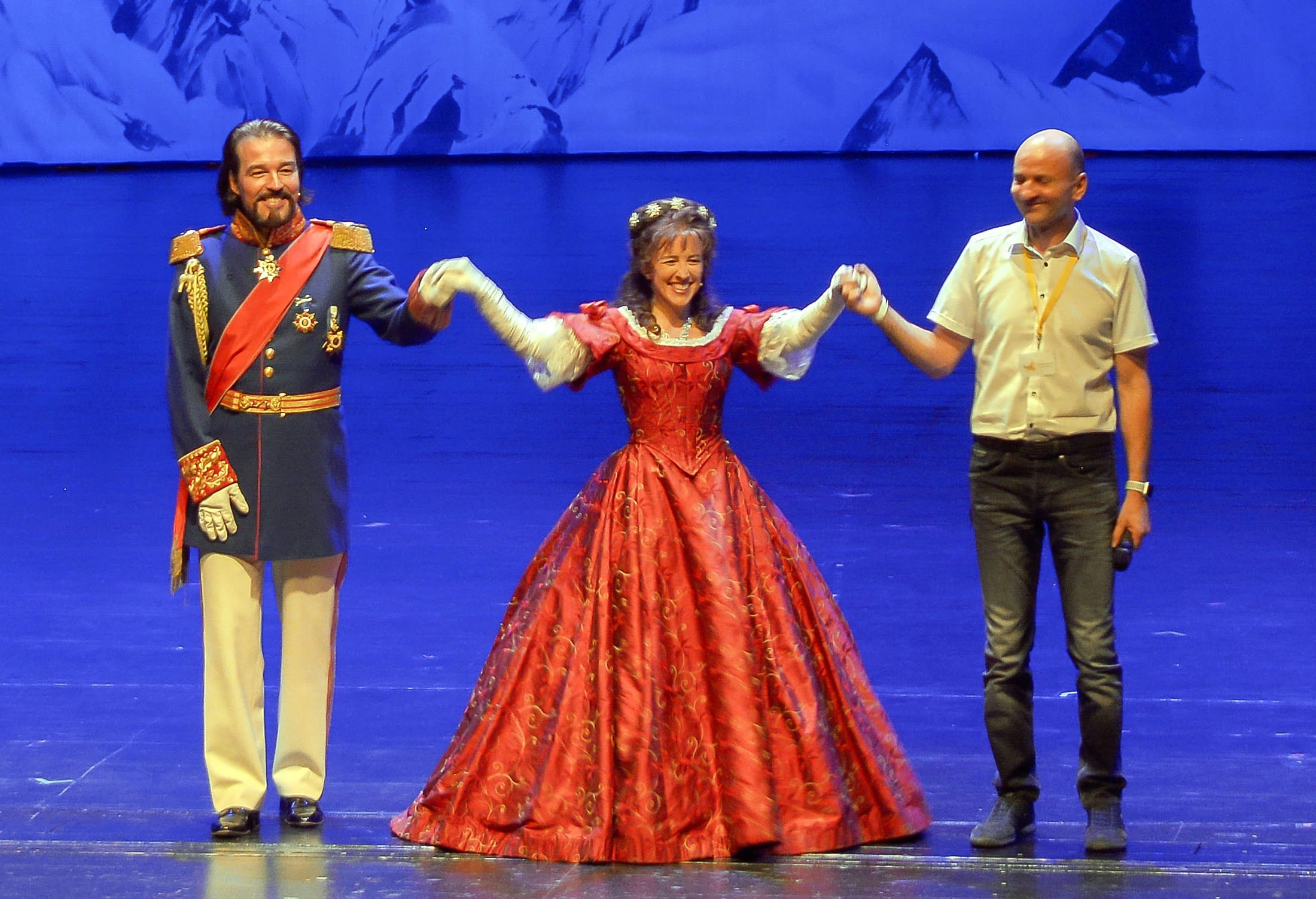 Abb. 3: Freute sich über die gelungene Darbietung: Christan Kramer mit Ludwig (Marc Gremm) und Sissi (Janet Chaval).