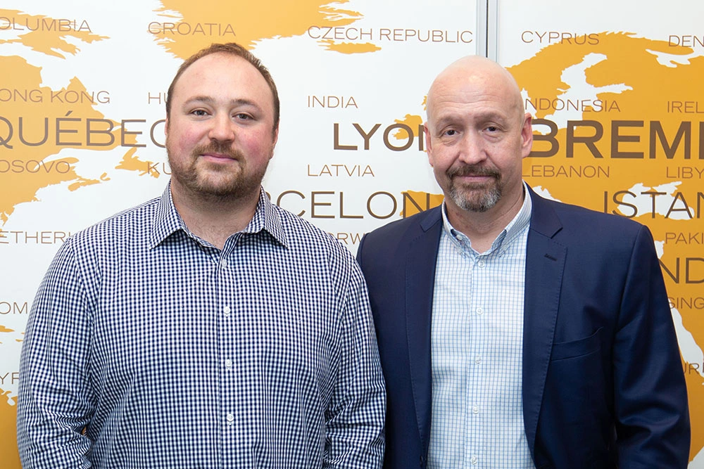 Dávid Lakatos, Chief Product Officer bei Formlabs (links), mit Axel Klarmeyer, CEO von BEGO Dental.