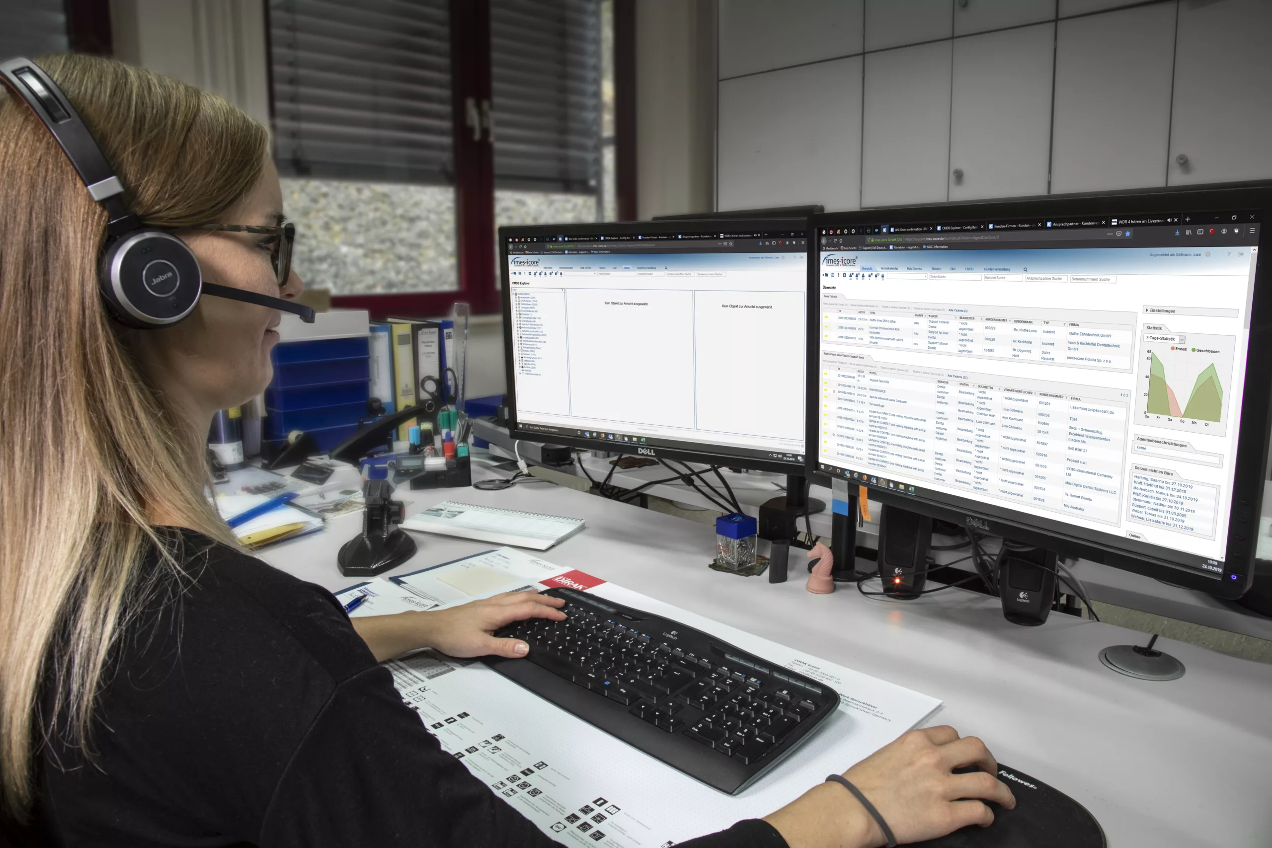 Lisa Göllmann legt u. a. Tickets bei Anfragen an, die bei imes-icore immer noch per Mail oder Telefon gestellt werden.