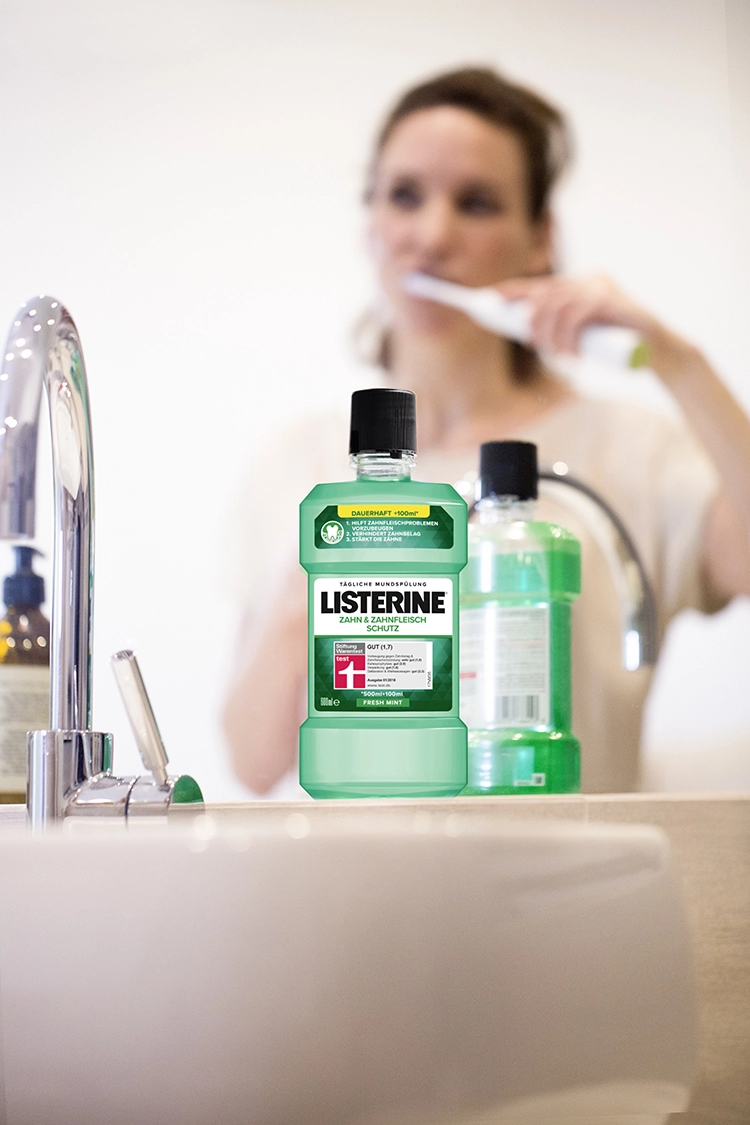 Listerine im Badezimmer.