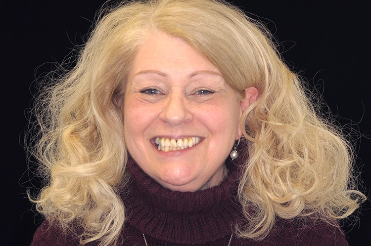 Abb. 1: Portraitfoto der Patientin vor Behandlungsbeginn.