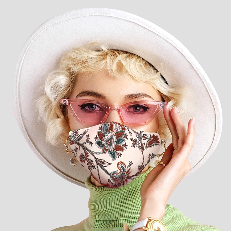 Eine Maske gratis dazu: MEISINGER verschenkt 3.000 Masken mit Weihnachtsmotiven an seine Kunden und spendet pro Maske 1€ an Aktion Deutschland Hilft.