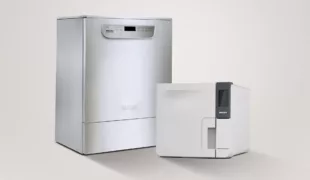 Unverzichtbar für die Instrumentenaufbereitung in Zahnarztpraxen: Ein Thermodesinfektor und ein Kleinsterilisator von Miele, die es zum Unternehmensjubiläum mit 125 Wochen Miele-Garantie gibt.