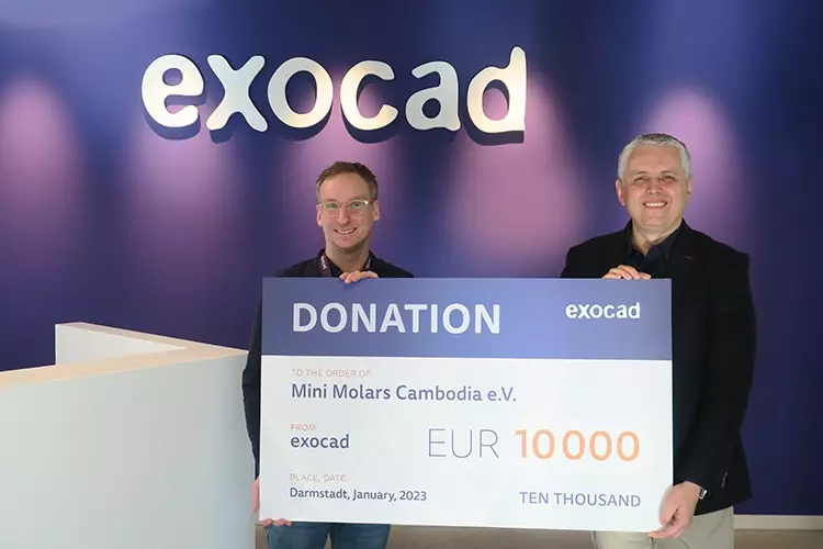 exocad spendete 10.000 Euro an die Nonprofit-Organisation Mini Molars Cambodia e.V.
