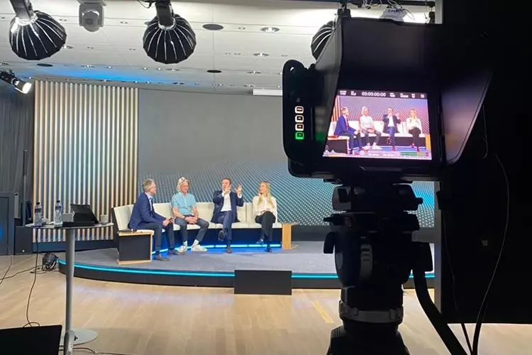 Modul 1. Diskussion (v.l. Dr. Kay Vietor, ZTM Ralph Riquier, Prof. Dr. Jan-Frederik Güth, Prof. Dr. Tabea Flügge).