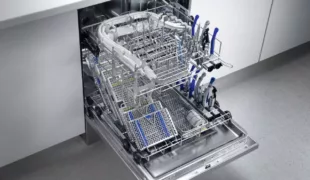 Eine effiziente Lösung für Thermodesinfektoren von Miele: In einer neuen Halterung finden bis zu zwei wiederverwendbare Schläuche zur Lachgassedierung Platz. Bei Bedarf kann die Kapazität auf insgesamt fünf erhöht werden.