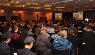 Unter dem Motto „Prothetik 4.0 – Vision und Wirklichkeit“ findet das alljährliche Prothetik Symposium von Merz Dental statt. © Merz Dental