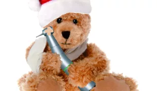 Instrumente reparieren zu lassen, lohnt sich auf jeden Fall. Der Reparaturservice von NWD bietet Praxen und Laboren schnelle Hilfe bei beschädigten Übertragungsinstrumenten. Als vorweihnachtliches Extra gibt es für jedes Instrument einen Gutschein.